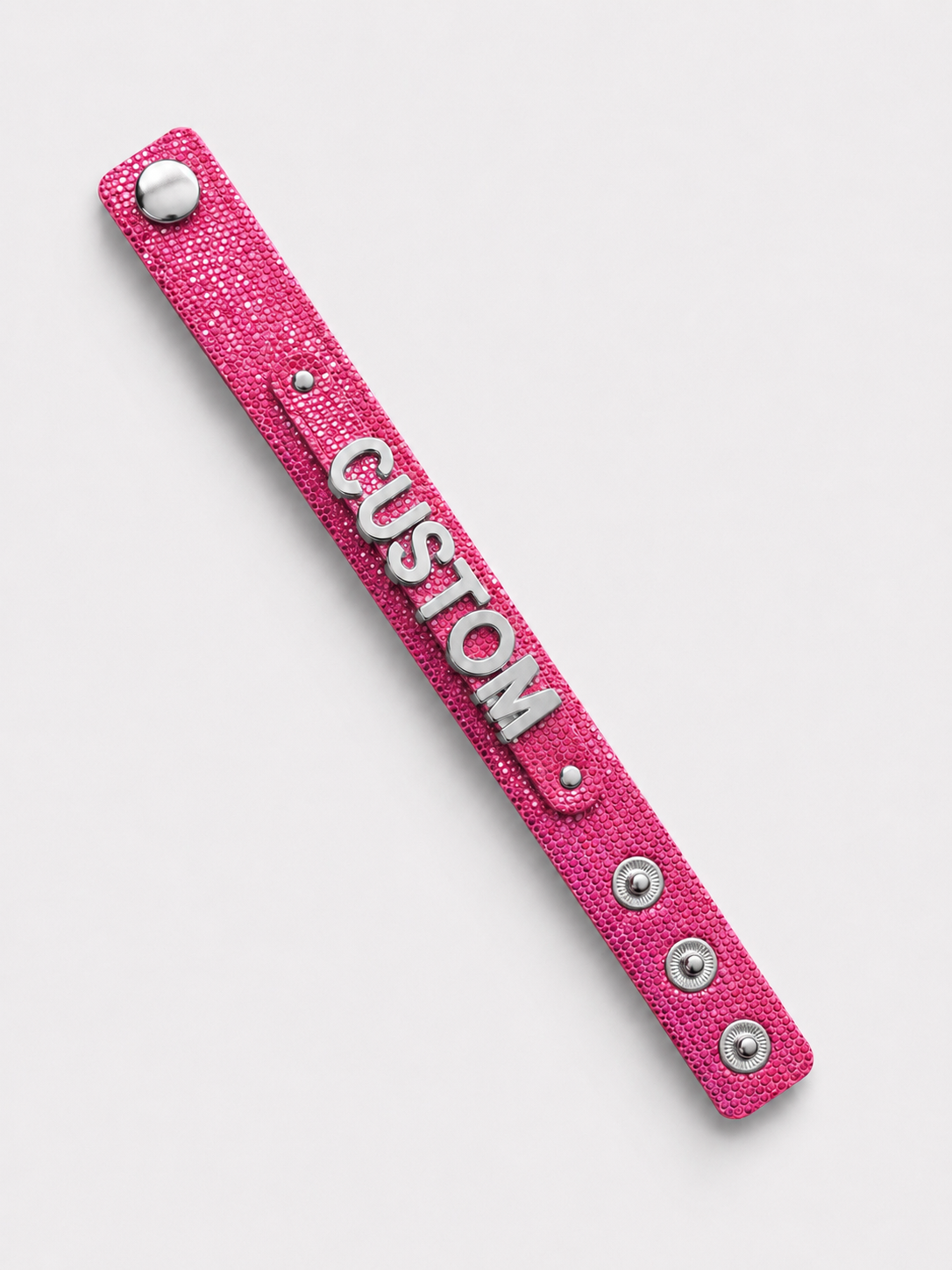 Eigen naam armband donker roze glitter