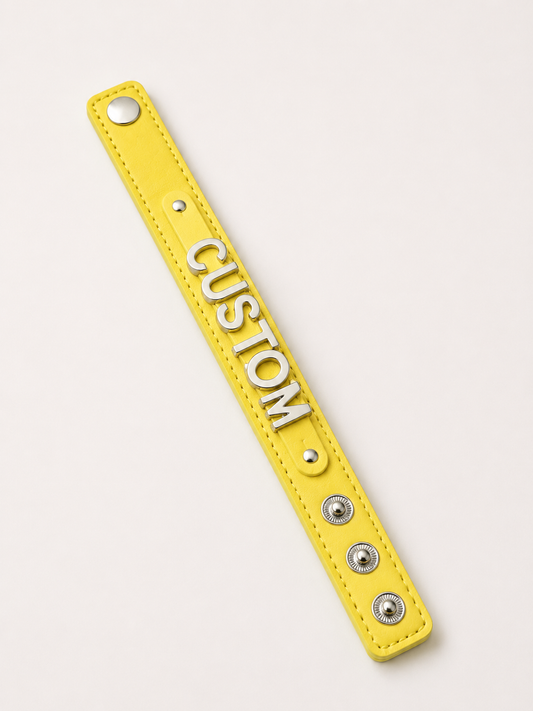 Eigen naam armband geel