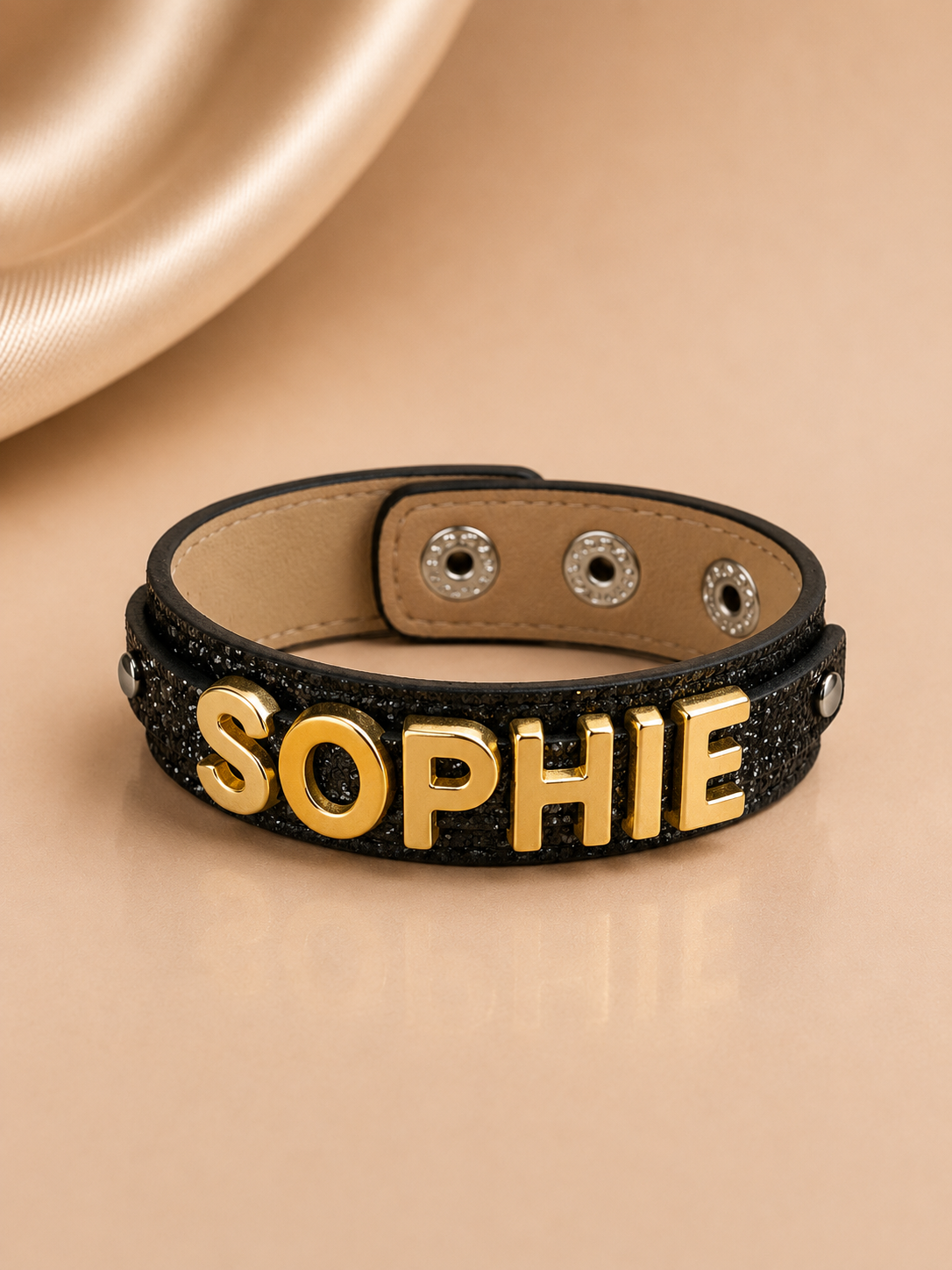 Eigen naam armband zwart glitter