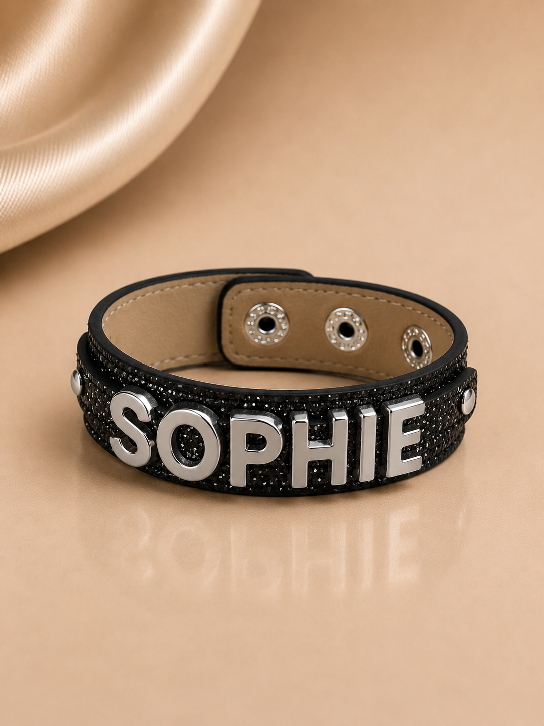 Eigen naam armband zwart glitter